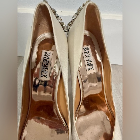 Badgley Mischka Peep Toe Heels, Size 8 1/2, Color Latte Satin - Picture 10 of 15